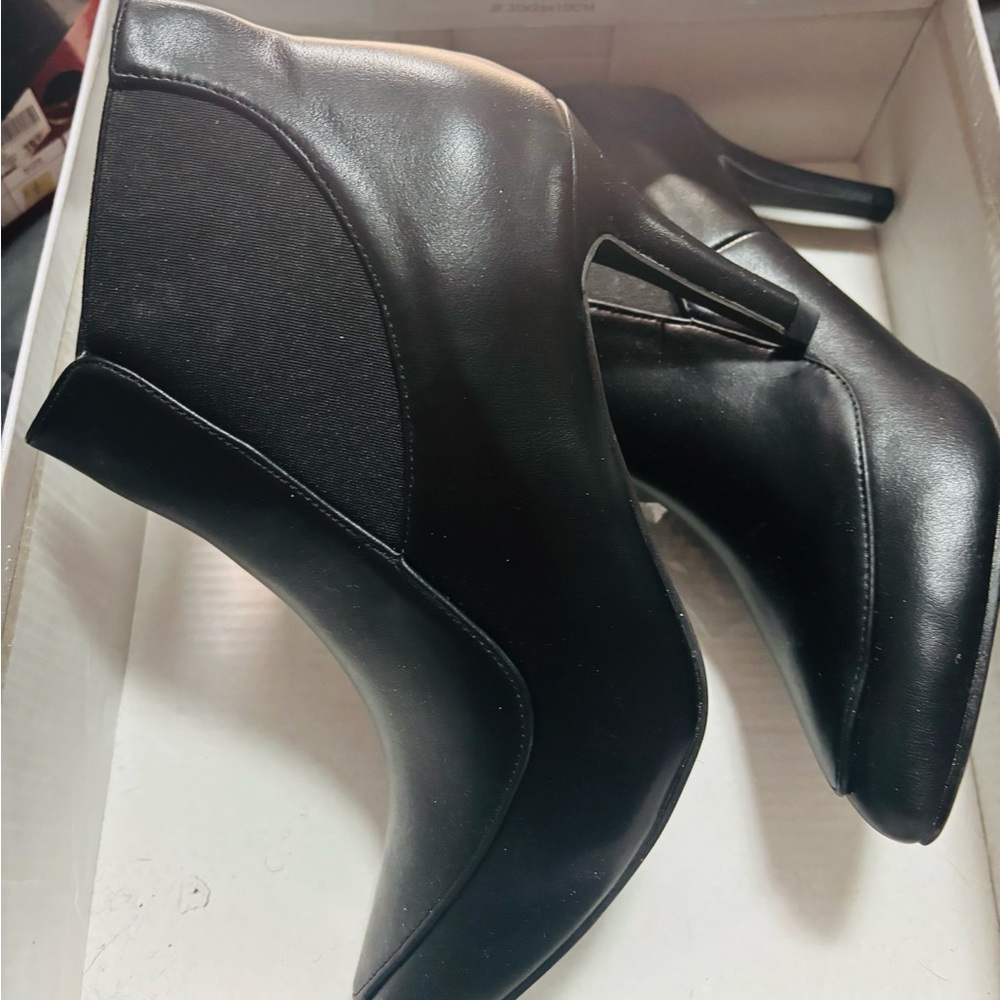 Elegant Black Ankle Boots